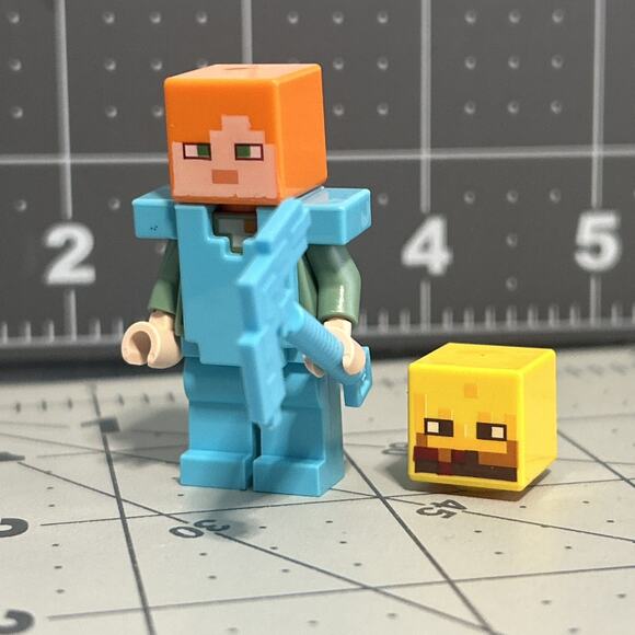 LEGO Minecraft Minifigure Alex - Picture 1 of 5